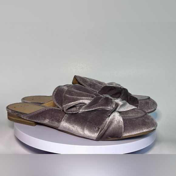 A New Day Slippers Lavendar - Picture 1 of 7